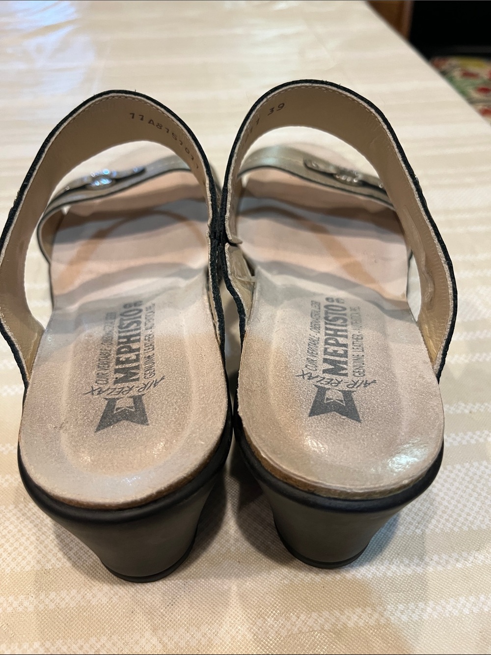 Mephisto Gold Leather Wedge Sandals size 39 (9 US) - Picture 4 of 10